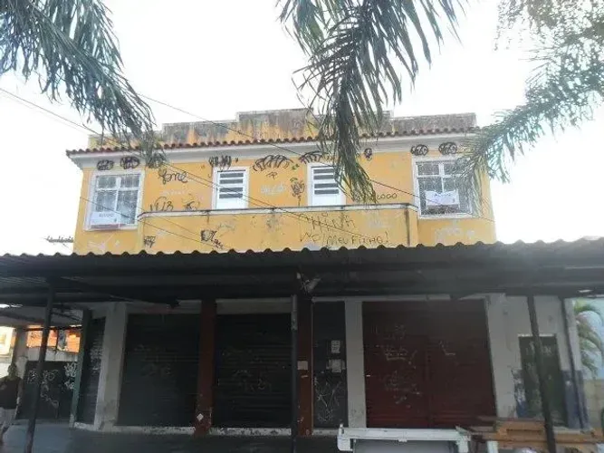 Excelente loja em frente à estação de Oswaldo Cruz com 48m² em Madureira - Rio de Janeiro