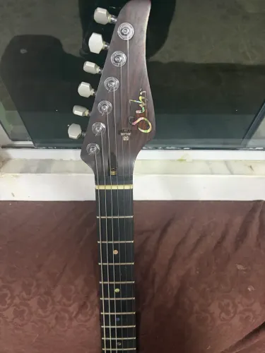 Guitarra com braco Suhr Walnut