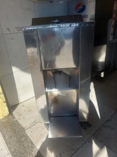 Máquina de sorvete Refriart 40/50 litros de sorvete hora semi nova