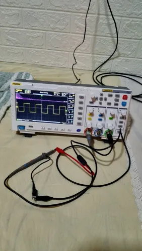 Osciloscópio Fnirsi