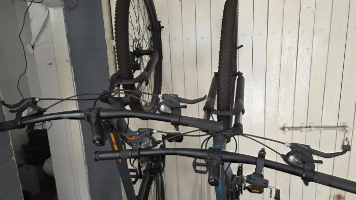 Venda de 2 bike pouco uso tudo shimano aro 21
