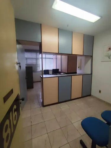 Sala comercial mobiliada no Centro de SG