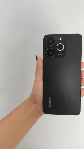 Celular Realme Preto - Ótimo Estado, Design Moderno e Câmera Dupla