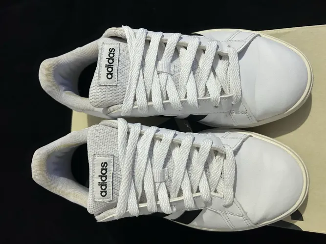 Tênis Adidas