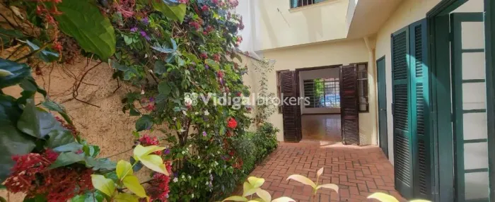 Casa de Vila com Portão Fechado | 94m2 | 2 dormitórios | Baixo Pinheiros