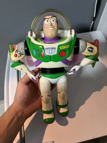 Buzz Lightyear fala em português
