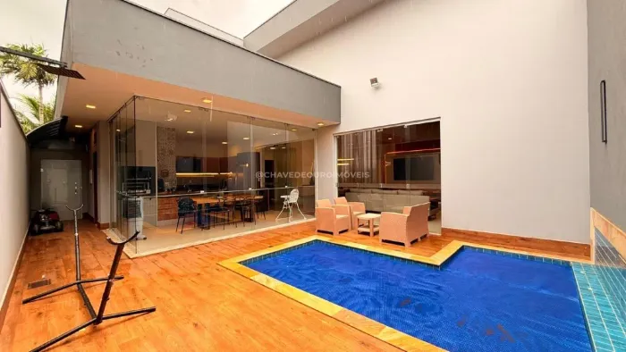 Casa à Venda no Condomínio Damha I, em Uberaba.