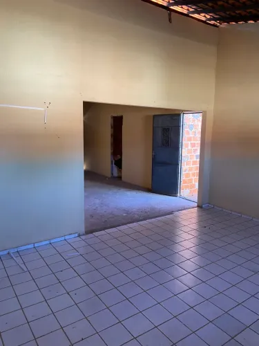Aluga-se casa próximo à praça do esplanada 