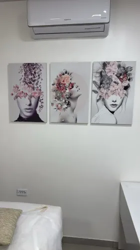 Kit decoração: 5 quadros e 3 nichos de parede