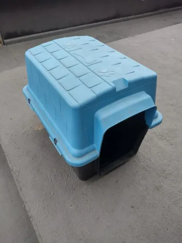 Casinha para pets n° 08 com telhado na cor azul