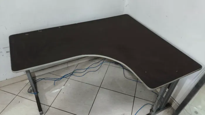 MESA DE ESCRITÓRIO COM CADEIRA DE RODINHAS 