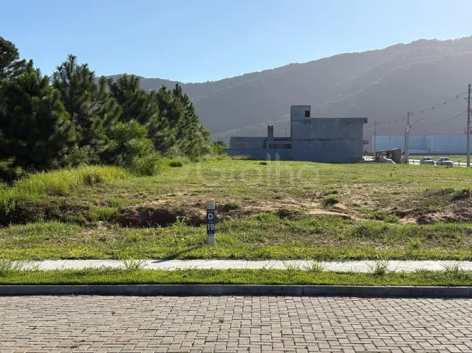 Terreno de 375m² no Rio Vermelho