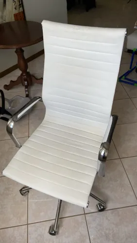 Cadeira de escritório modelo Sevilha alta