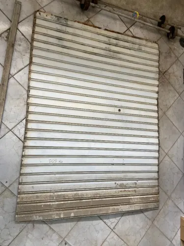 Duas portas de rolo usadas (Leia a descrição)