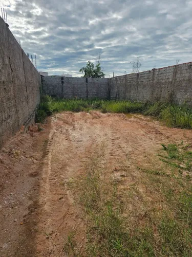 Terreno no loteamento sagras do francês.