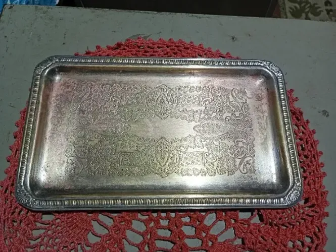 bandeja antiga em metal pequena delicada e otima qualidade