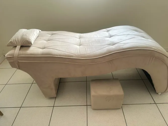maca denestica com poltronas