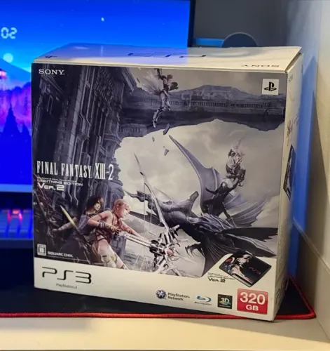 PS3 Slim Edição Limitada Final Fantasy XIII-2 "Lightning Pt. 2" - CIB (Japonês)