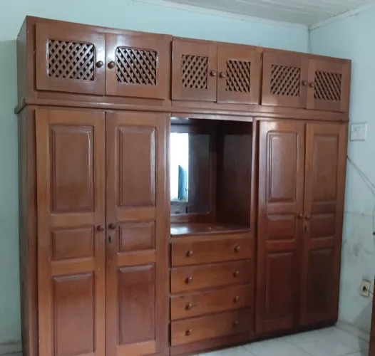 Guarda roupa de madeira maciça cerejeira com espelho