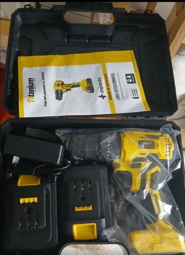 Parafusadeira e furadeira 21V 2 baterias Maleta promoção lacrada Sorocaba