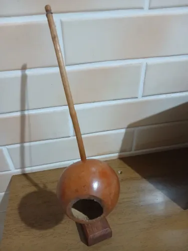 Vendo um mine Birimbau de enfeite.