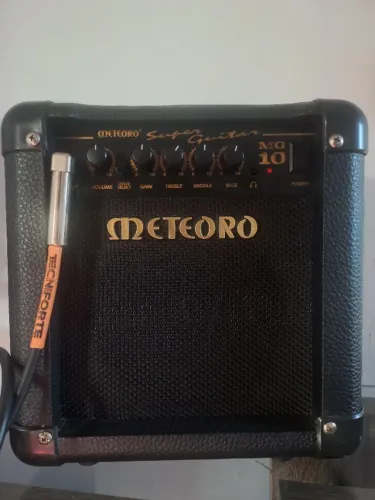 Amplificador Meteoro MG10 + Cabo Tecniforte (Combo)