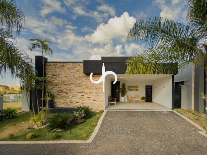 Casa 216m² Cond. Fechado | Suíte+Closet | Piscina Aquecida | Anápolis