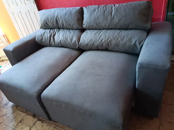 Sofá retrátil e reclinável novo em tecido veludo cinza...tm 2m