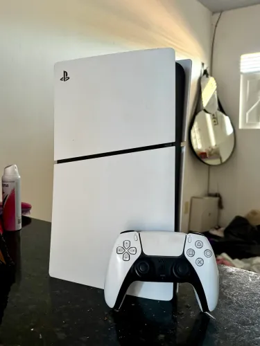 PS5 SLIM 825gb Na Garantia + 1 controle