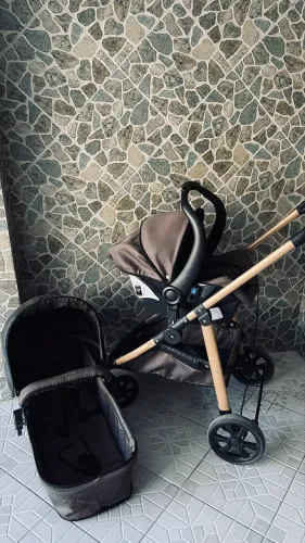 Vendo carrinho e bebê conforto