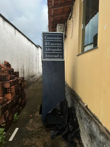 Totem de Fachada
