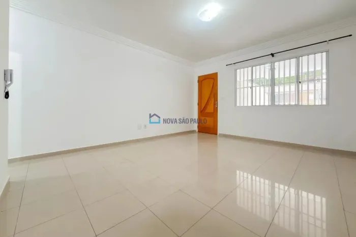 Sobrado para locação no Ipiranga com 3 quartos e 02 vagas de garagem