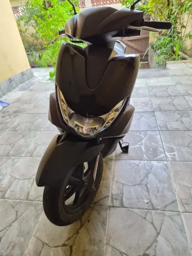 Moto fluo muito nova modelo 2025