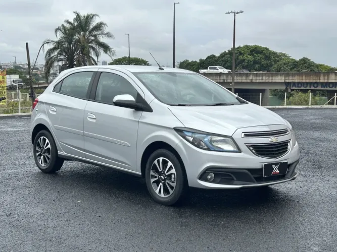 Chevrolet Onix Hatch LTZ 1.4 8V Flex Power Mec. 4P 2016