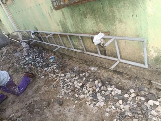Escada fixar parede,11 degraus e 6 metros 