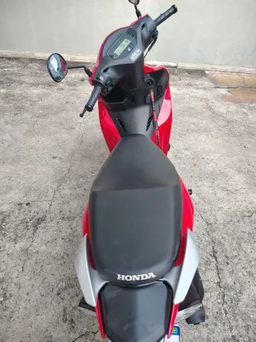 Vendo ou troco moto Honda Biz 125 nova raridade..