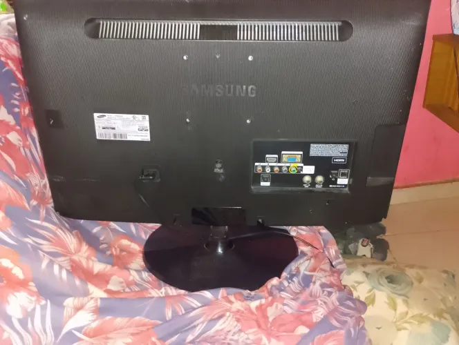 Tv Samsung pra vende sem defeito nenhum simi nova 