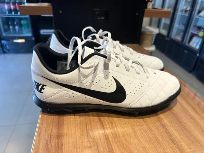 Chuteira society Nike 42