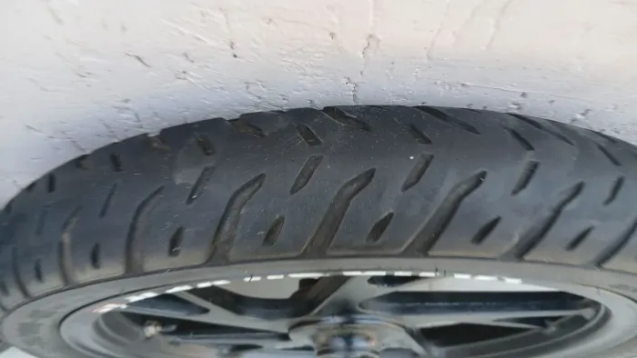 Rodas com pneus  Michelin rodas pé de galinha  