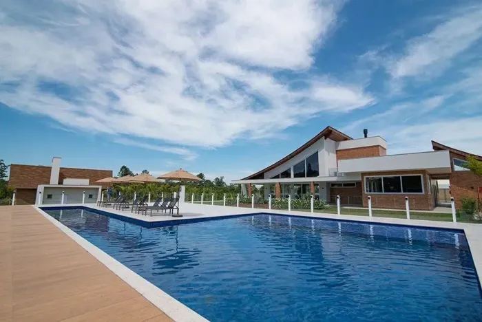 Terreno a venda em condomínio fechado em Criciúma Villagio Verde