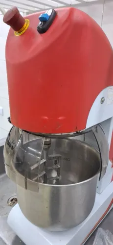 Batedeira Gpaniz 220v em otimo estado 