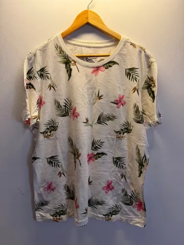 Camiseta Colcci tamanho M estampada