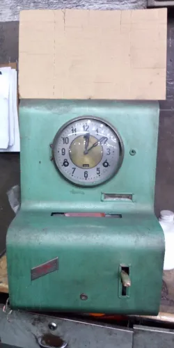 Relógio de ponto antigo fabricado em 1959