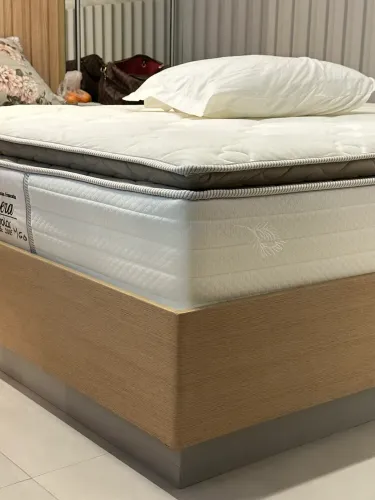 Base De CAMA BOX NOVA EM FOLHA - VIAGEM com colchão)colchão usado)