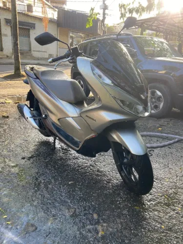Pcx dlx 2022