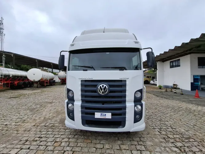 Caminhão Volkswagen 19.330 4x2 único dono troca de frota 