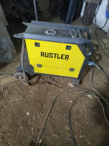 Vendo máquina de solda mig 300i ESAB
