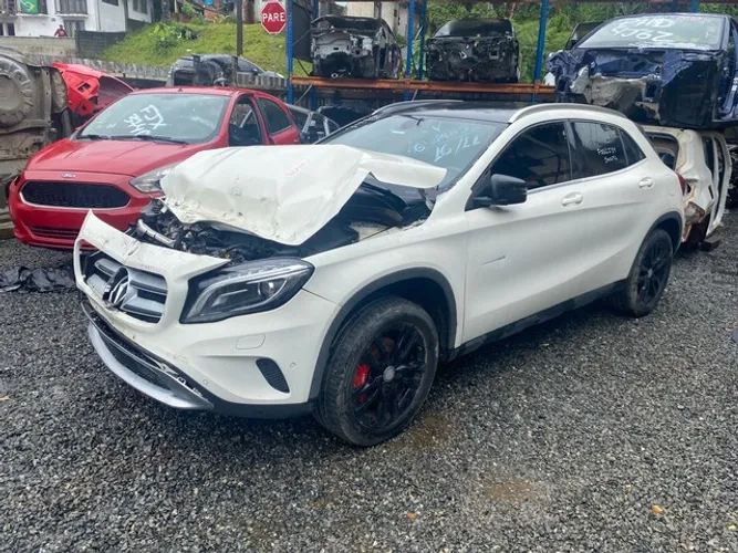 Sucata Mercedes Gla200 2015