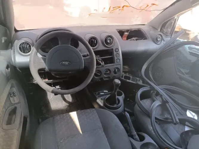 Temos peças para essa sucata!  Ford Fiesta Edge 1.0 Ano 2004