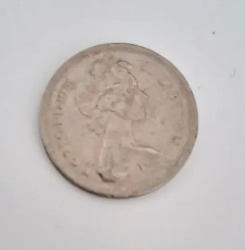 Moeda Antiga Do Reino Unido - 5 New Pence - 1975